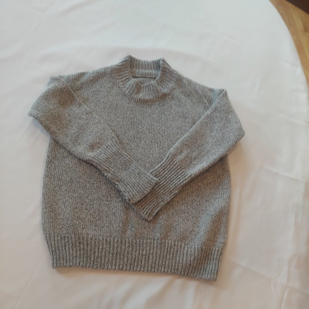 Hand Knit Women’s Light Gray Fisherman Chunky Crewneck Sweater; Size: M